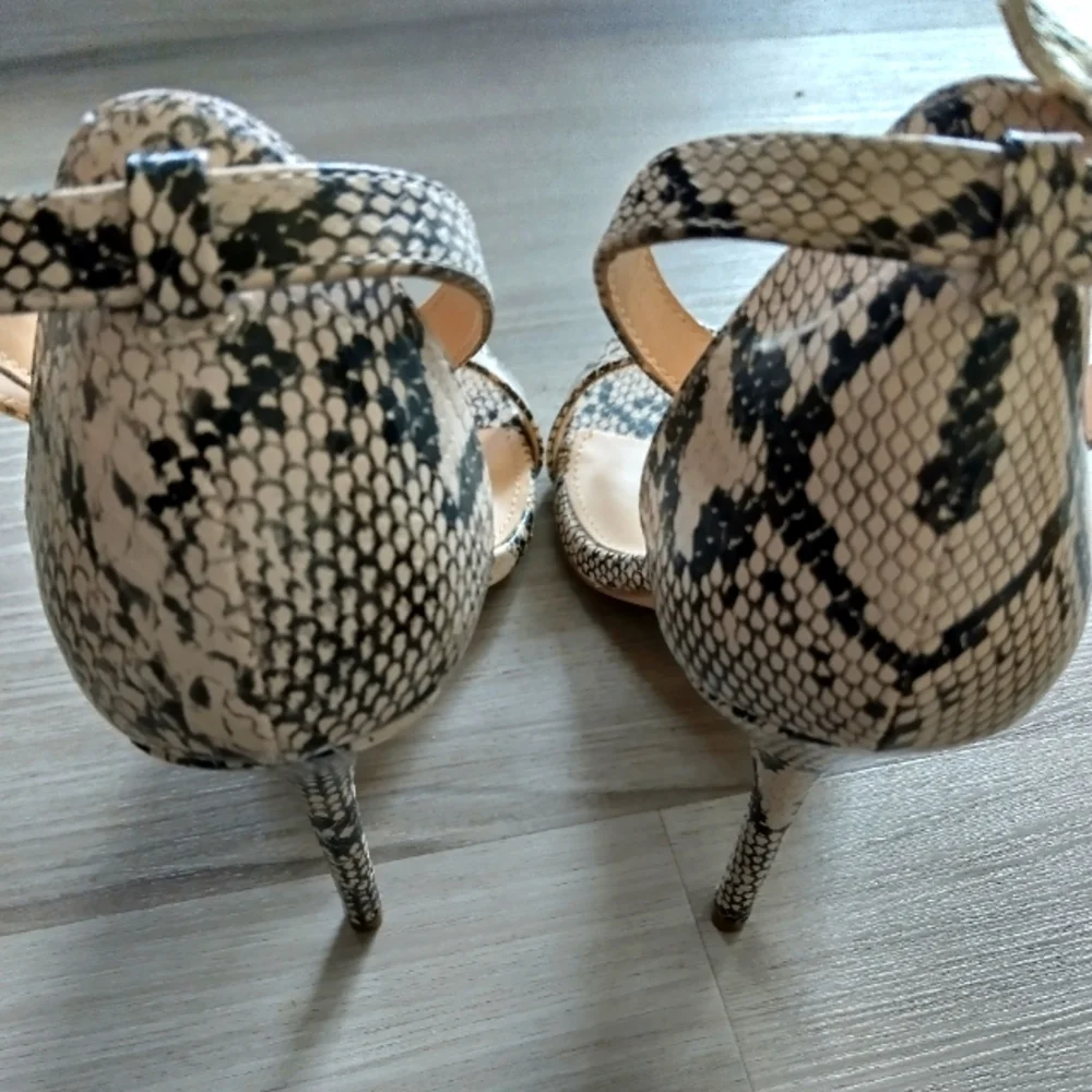 LULU'S PRODIGY STRAPPY HEELS - Picture 4 of 7